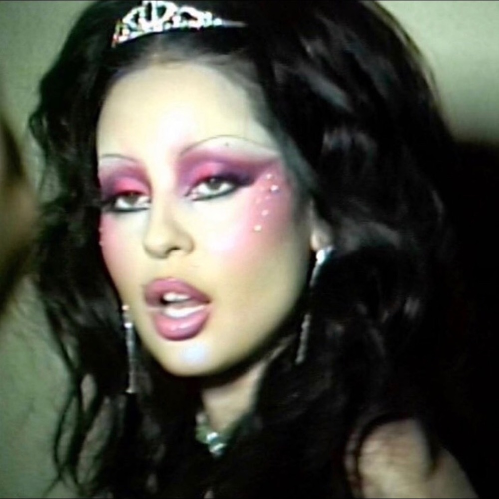 Meet your Posher, Mia